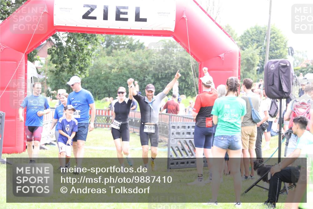 21.06.2026 - 29. Vierlanden-Triathlon Andreas Tolksdorf http://msf.ph/oto/9887410 21.06.2026 11:35:13 Ziel 438, 606, 618, 438, 606, 618 meine-sportfotos.de