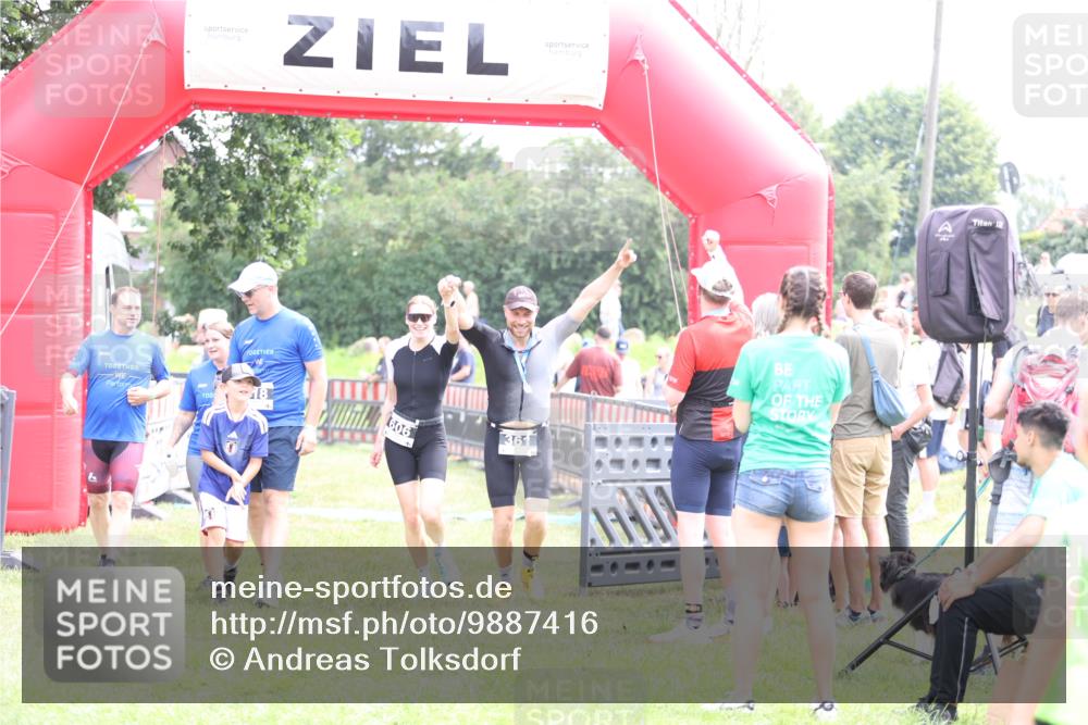 21.06.2026 - 29. Vierlanden-Triathlon Andreas Tolksdorf http://msf.ph/oto/9887416 21.06.2026 11:35:13 Ziel 438, 606, 618, 438, 606, 618 meine-sportfotos.de