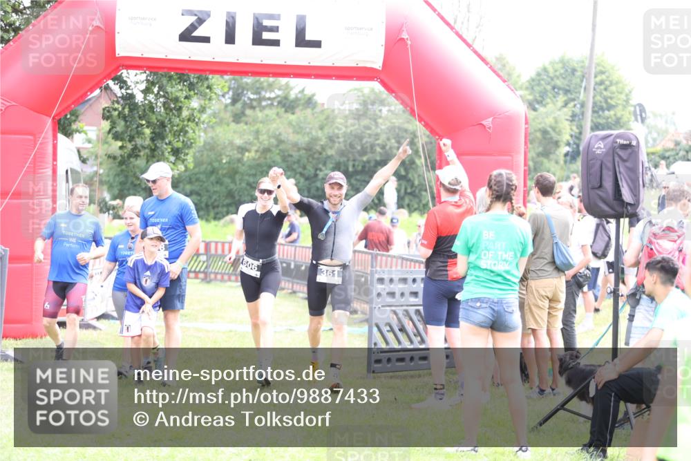 21.06.2026 - 29. Vierlanden-Triathlon Andreas Tolksdorf http://msf.ph/oto/9887433 21.06.2026 11:35:14 Ziel 438, 606, 618, 438, 606, 618 meine-sportfotos.de