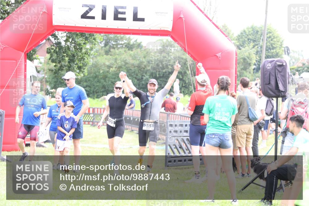 21.06.2026 - 29. Vierlanden-Triathlon Andreas Tolksdorf http://msf.ph/oto/9887443 21.06.2026 11:35:14 Ziel 438, 606, 618, 438, 606, 618 meine-sportfotos.de