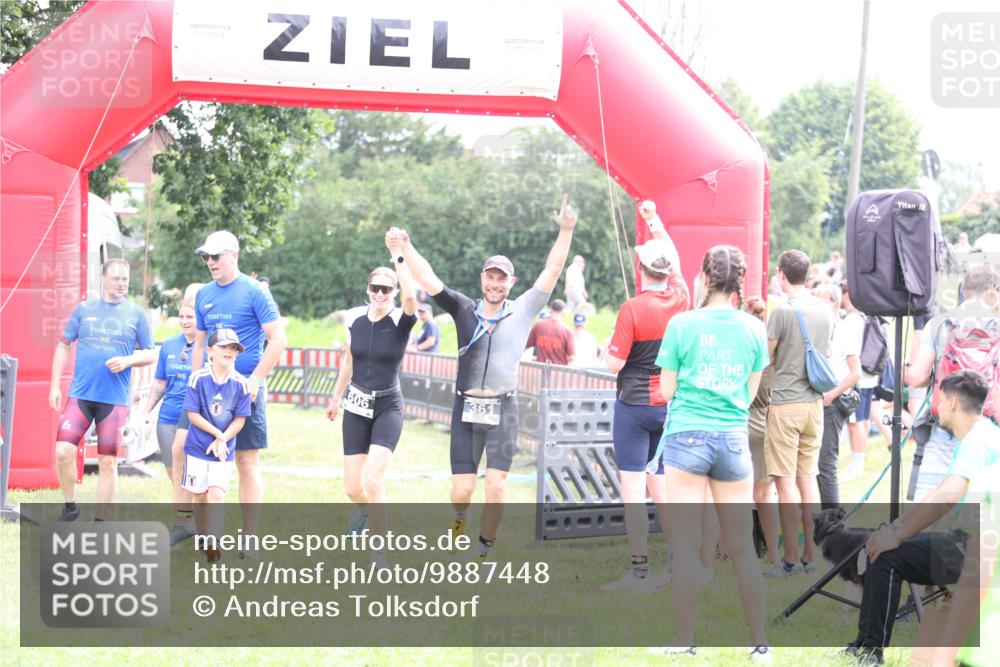 21.06.2026 - 29. Vierlanden-Triathlon Andreas Tolksdorf http://msf.ph/oto/9887448 21.06.2026 11:35:14 Ziel 438, 606, 618, 438, 606, 618 meine-sportfotos.de