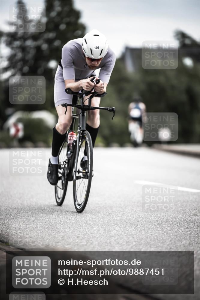 21.06.2026 - 29. Vierlanden-Triathlon H.Heesch http://msf.ph/oto/9887451 21.06.2026 10:44:05 Radfahren 50, 109, 220, 228, 245, 290, 357, 359 meine-sportfotos.de