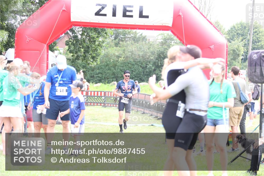 21.06.2026 - 29. Vierlanden-Triathlon Andreas Tolksdorf http://msf.ph/oto/9887455 21.06.2026 11:35:19 Ziel 438, 438 meine-sportfotos.de
