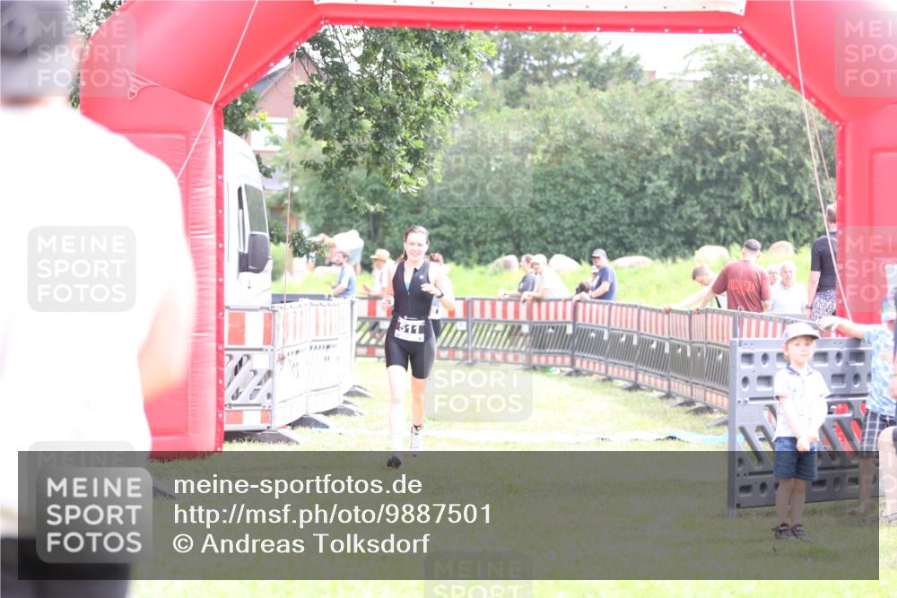 21.06.2026 - 29. Vierlanden-Triathlon Andreas Tolksdorf http://msf.ph/oto/9887501 21.06.2026 11:35:36 Ziel 485, 511, 485, 511 meine-sportfotos.de
