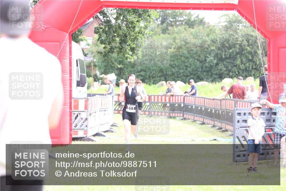 21.06.2026 - 29. Vierlanden-Triathlon Andreas Tolksdorf http://msf.ph/oto/9887511 21.06.2026 11:35:36 Ziel 485, 511, 485, 511 meine-sportfotos.de
