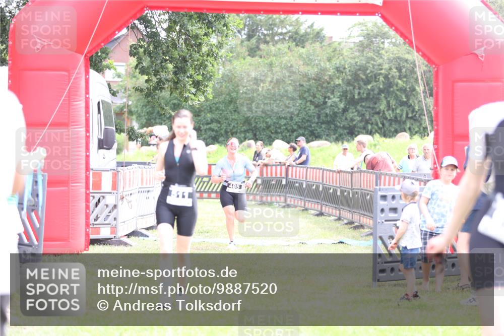 21.06.2026 - 29. Vierlanden-Triathlon Andreas Tolksdorf http://msf.ph/oto/9887520 21.06.2026 11:35:38 Ziel 485, 511, 485, 511 meine-sportfotos.de