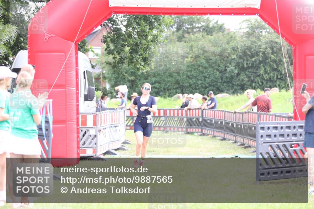 21.06.2026 - 29. Vierlanden-Triathlon Andreas Tolksdorf http://msf.ph/oto/9887565 21.06.2026 11:35:58 Ziel 517, 517 meine-sportfotos.de