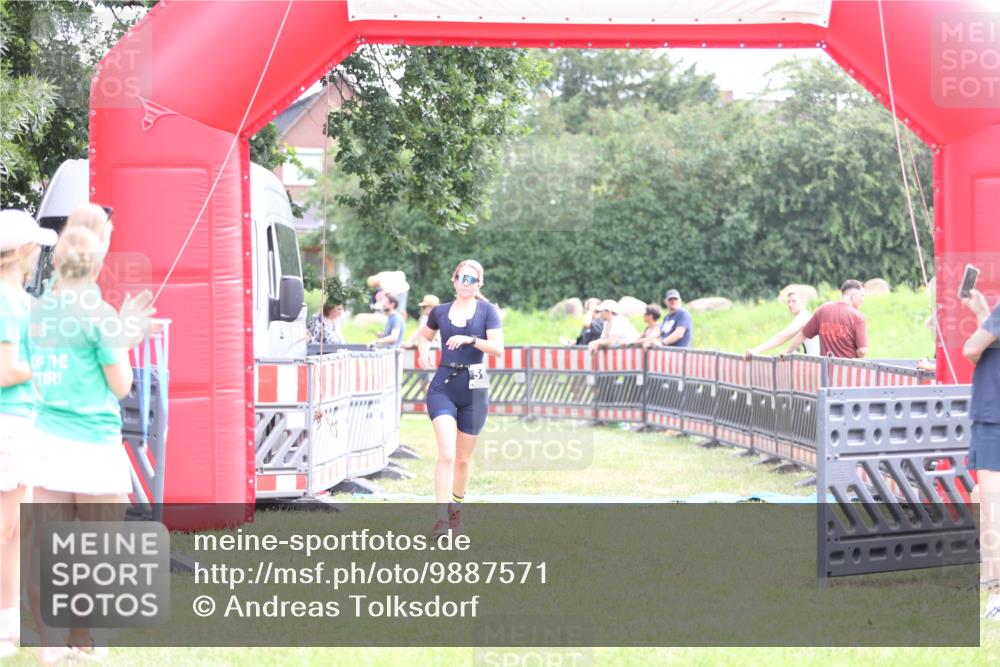 21.06.2026 - 29. Vierlanden-Triathlon Andreas Tolksdorf http://msf.ph/oto/9887571 21.06.2026 11:35:58 Ziel 517, 517 meine-sportfotos.de