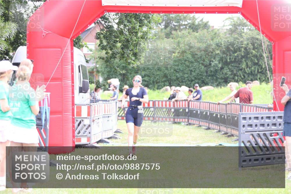 21.06.2026 - 29. Vierlanden-Triathlon Andreas Tolksdorf http://msf.ph/oto/9887575 21.06.2026 11:35:58 Ziel 517, 517 meine-sportfotos.de