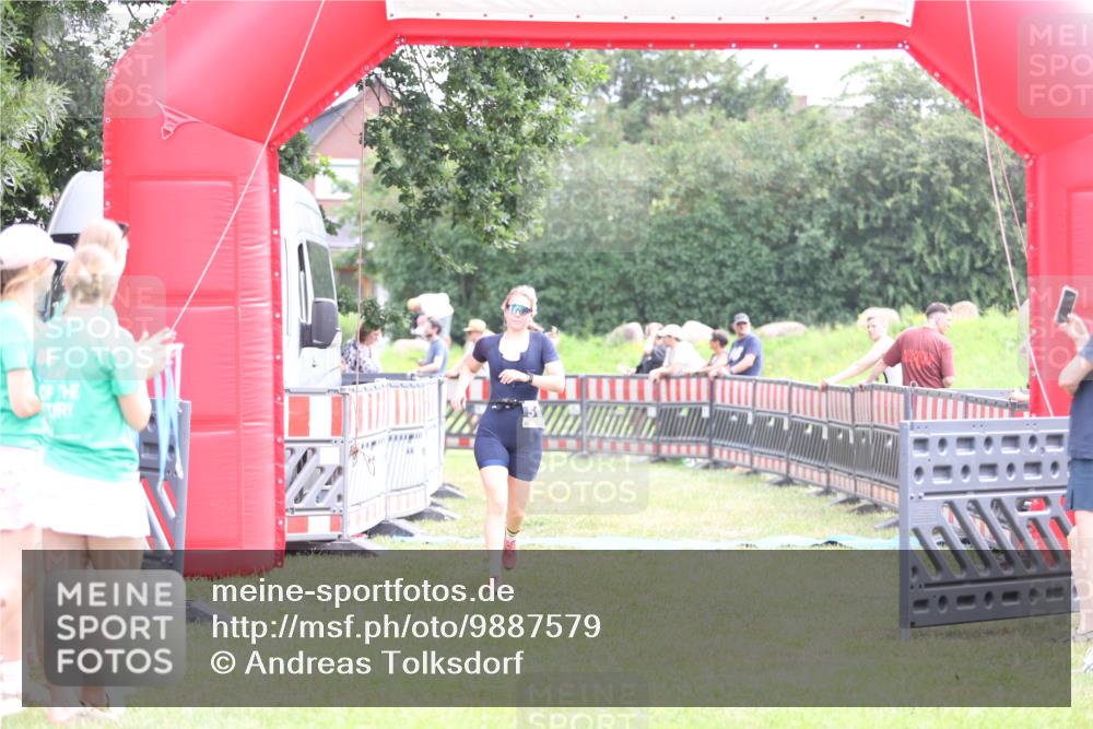 21.06.2026 - 29. Vierlanden-Triathlon Andreas Tolksdorf http://msf.ph/oto/9887579 21.06.2026 11:35:58 Ziel 517, 517 meine-sportfotos.de