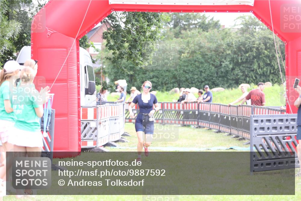 21.06.2026 - 29. Vierlanden-Triathlon Andreas Tolksdorf http://msf.ph/oto/9887592 21.06.2026 11:35:58 Ziel 517, 517 meine-sportfotos.de