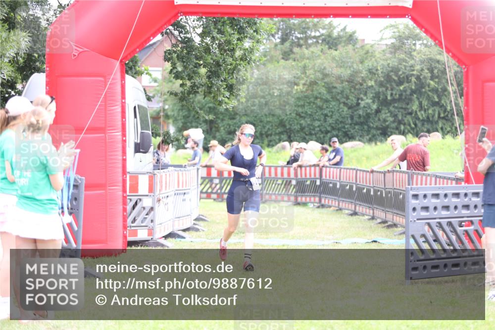 21.06.2026 - 29. Vierlanden-Triathlon Andreas Tolksdorf http://msf.ph/oto/9887612 21.06.2026 11:35:58 Ziel 517, 517 meine-sportfotos.de