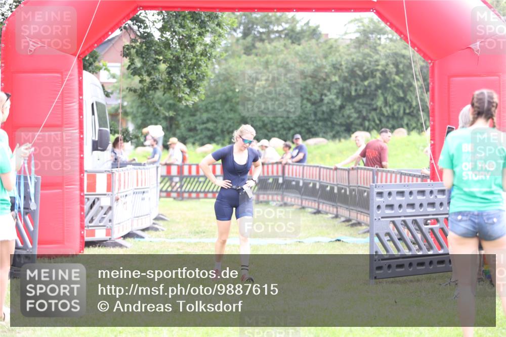 21.06.2026 - 29. Vierlanden-Triathlon Andreas Tolksdorf http://msf.ph/oto/9887615 21.06.2026 11:35:59 Ziel 517, 517 meine-sportfotos.de