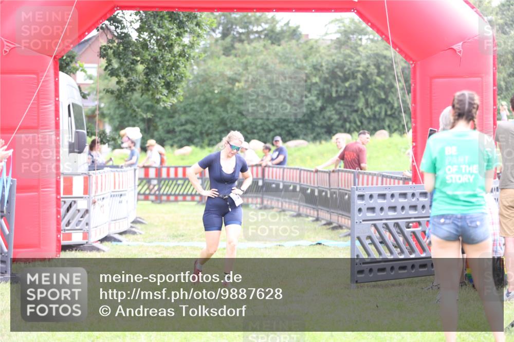 21.06.2026 - 29. Vierlanden-Triathlon Andreas Tolksdorf http://msf.ph/oto/9887628 21.06.2026 11:35:59 Ziel 517, 517 meine-sportfotos.de