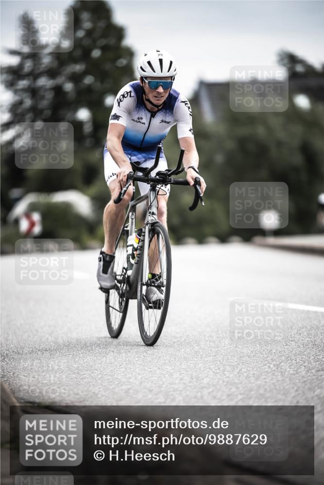 21.06.2026 - 29. Vierlanden-Triathlon H.Heesch http://msf.ph/oto/9887629 21.06.2026 10:44:43 Radfahren 25, 34, 59, 121, 191, 248, 261, 452, 474 meine-sportfotos.de