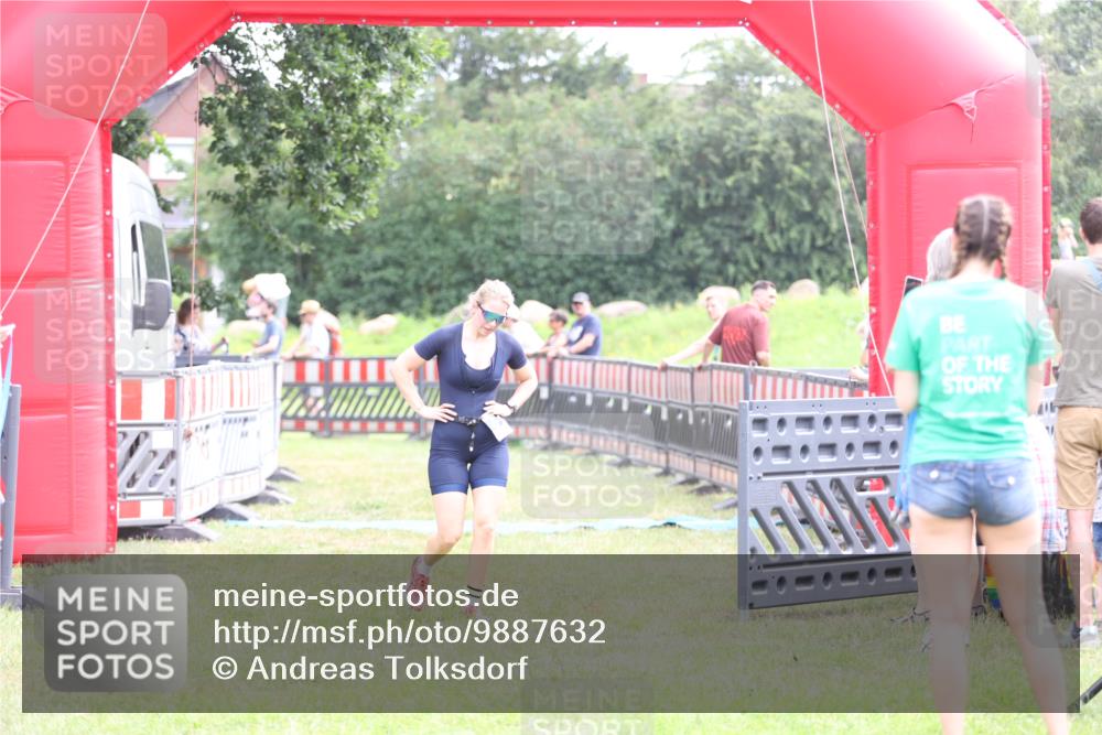 21.06.2026 - 29. Vierlanden-Triathlon Andreas Tolksdorf http://msf.ph/oto/9887632 21.06.2026 11:35:59 Ziel 517, 517 meine-sportfotos.de
