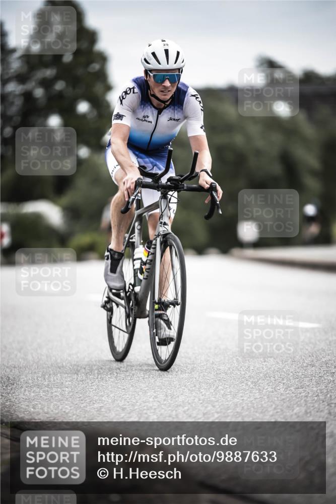 21.06.2026 - 29. Vierlanden-Triathlon H.Heesch http://msf.ph/oto/9887633 21.06.2026 10:44:44 Radfahren 25, 34, 59, 121, 191, 248, 261, 452, 474 meine-sportfotos.de