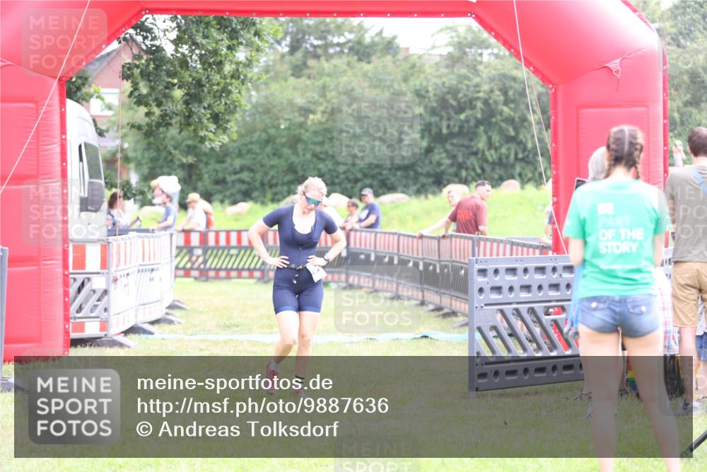 21.06.2026 - 29. Vierlanden-Triathlon Andreas Tolksdorf http://msf.ph/oto/9887636 21.06.2026 11:35:59 Ziel 517, 517 meine-sportfotos.de