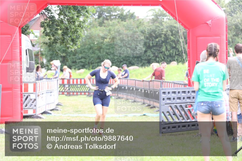 21.06.2026 - 29. Vierlanden-Triathlon Andreas Tolksdorf http://msf.ph/oto/9887640 21.06.2026 11:35:59 Ziel 517, 517 meine-sportfotos.de