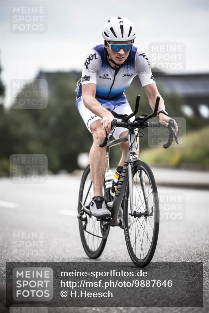 21.06.2026 - 29. Vierlanden-Triathlon H.Heesch http://msf.ph/oto/9887646 21.06.2026 10:44:44 Radfahren 25, 34, 59, 121, 191, 248, 261, 452, 474 meine-sportfotos.de
