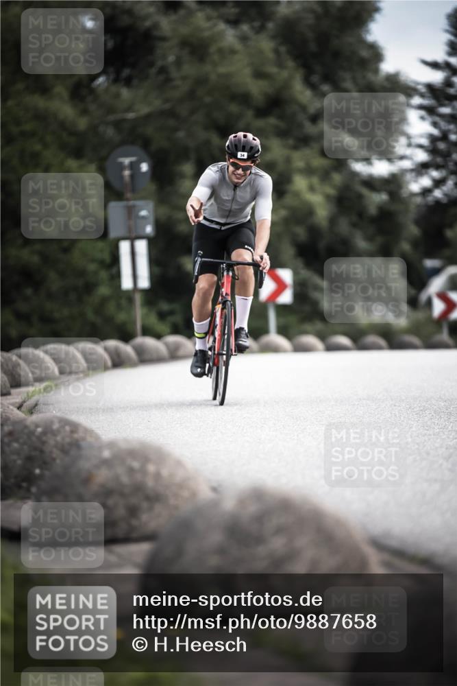21.06.2026 - 29. Vierlanden-Triathlon H.Heesch http://msf.ph/oto/9887658 21.06.2026 10:44:49 Radfahren 34, 59, 121, 191, 261, 419, 452, 474 meine-sportfotos.de