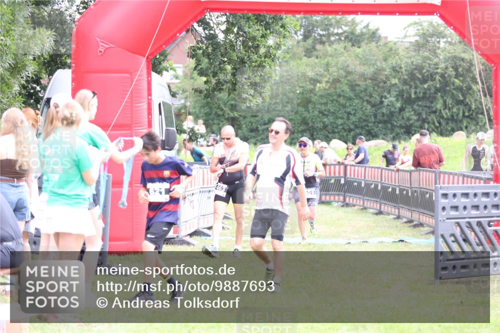 21.06.2026 - 29. Vierlanden-Triathlon Andreas Tolksdorf http://msf.ph/oto/9887693 21.06.2026 11:36:33 Ziel 461, 463, 601, 621, 461, 463, 601, 621 meine-sportfotos.de