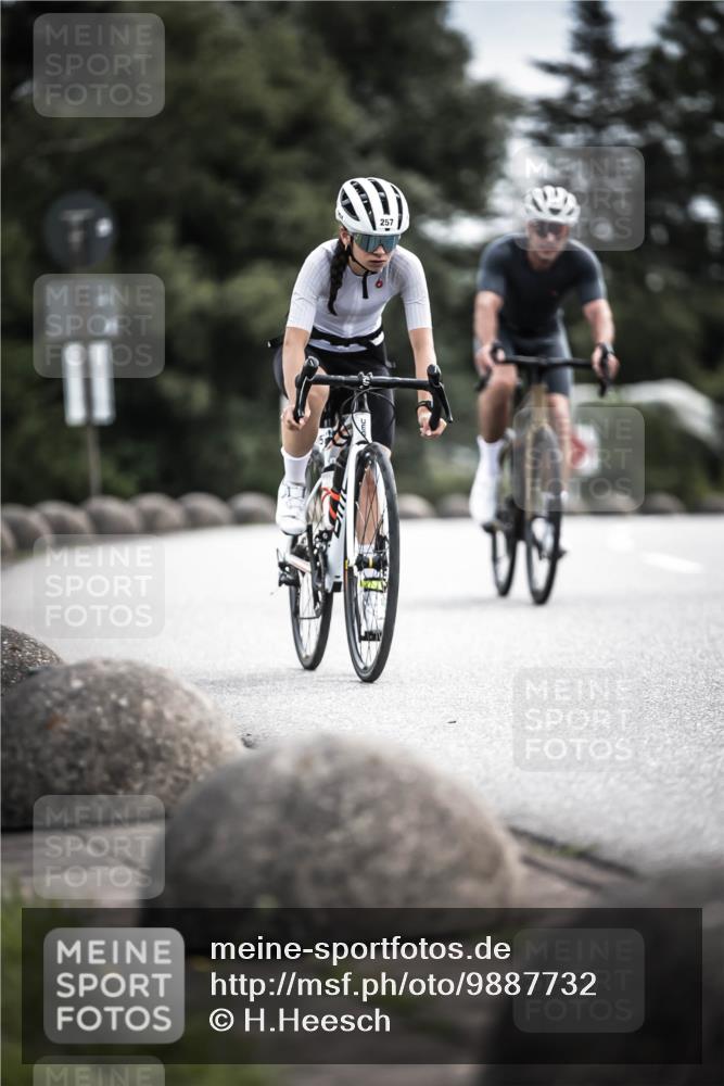 21.06.2026 - 29. Vierlanden-Triathlon H.Heesch http://msf.ph/oto/9887732 21.06.2026 10:45:12 Radfahren 37, 88, 257, 271, 428 meine-sportfotos.de