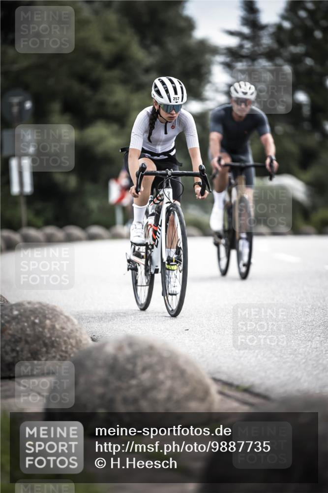 21.06.2026 - 29. Vierlanden-Triathlon H.Heesch http://msf.ph/oto/9887735 21.06.2026 10:45:12 Radfahren 37, 88, 257, 271, 428 meine-sportfotos.de