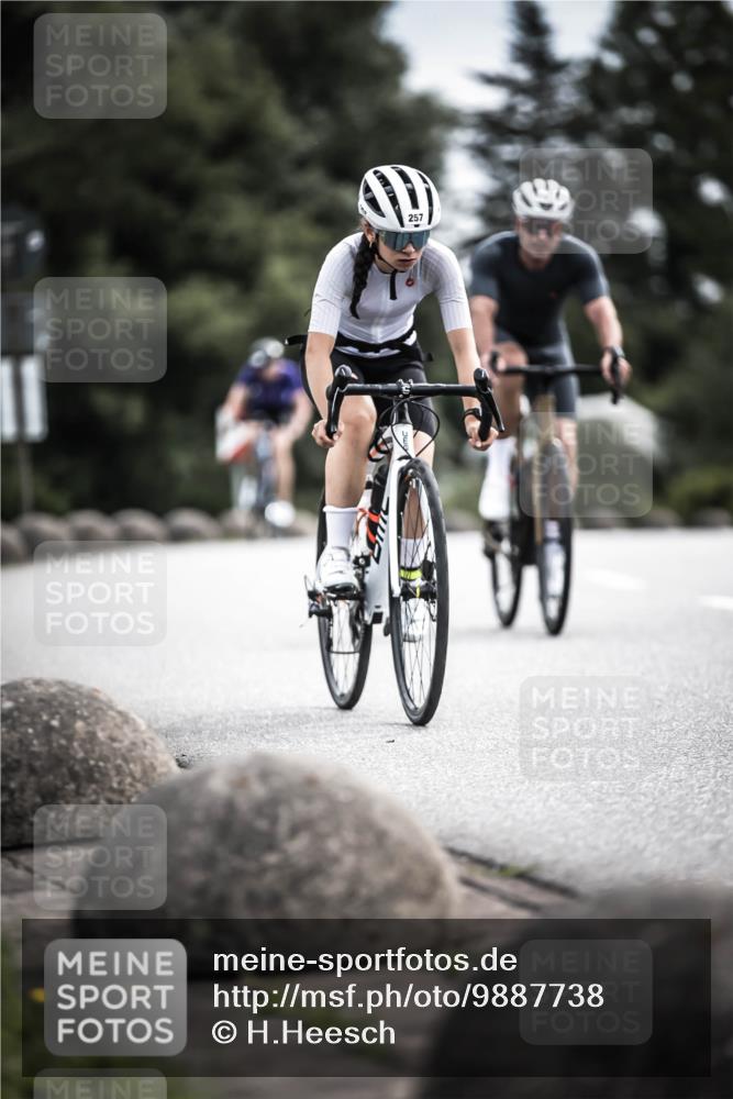 21.06.2026 - 29. Vierlanden-Triathlon H.Heesch http://msf.ph/oto/9887738 21.06.2026 10:45:12 Radfahren 37, 88, 257, 271, 428 meine-sportfotos.de
