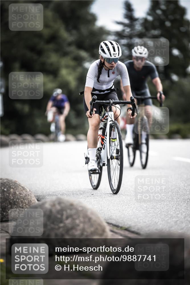 21.06.2026 - 29. Vierlanden-Triathlon H.Heesch http://msf.ph/oto/9887741 21.06.2026 10:45:12 Radfahren 37, 88, 257, 271, 428 meine-sportfotos.de