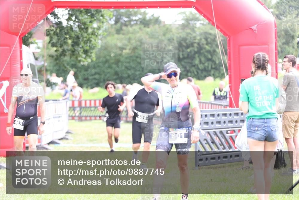 21.06.2026 - 29. Vierlanden-Triathlon Andreas Tolksdorf http://msf.ph/oto/9887745 21.06.2026 11:36:44 Ziel 461, 508, 461, 508 meine-sportfotos.de