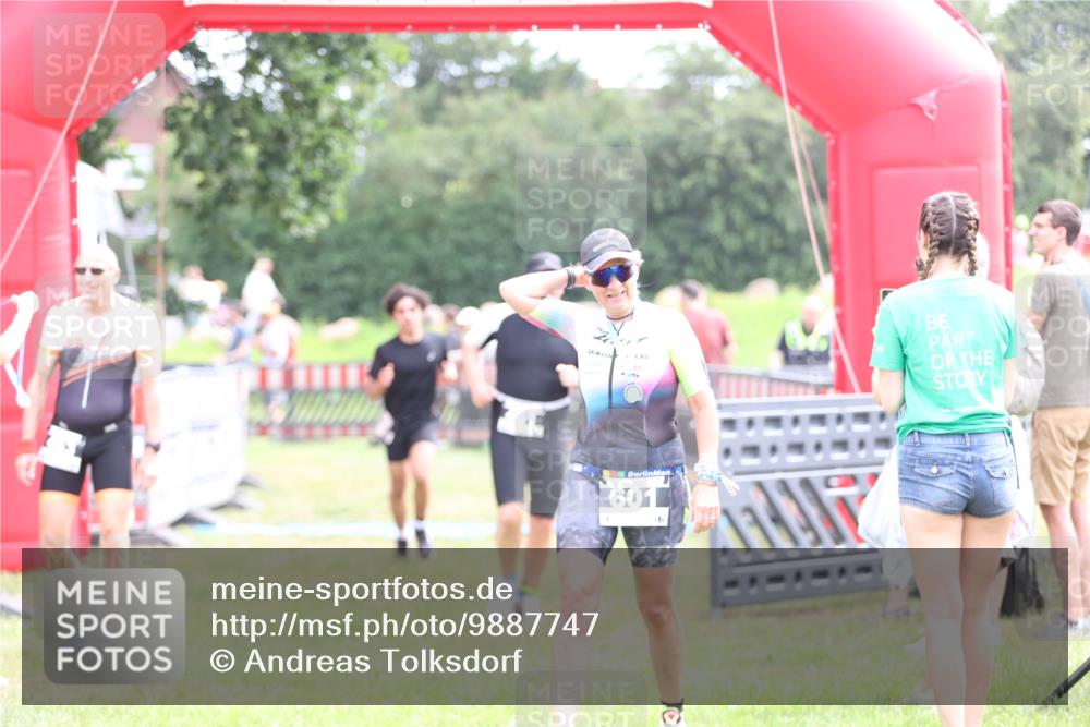 21.06.2026 - 29. Vierlanden-Triathlon Andreas Tolksdorf http://msf.ph/oto/9887747 21.06.2026 11:36:44 Ziel 461, 508, 461, 508 meine-sportfotos.de