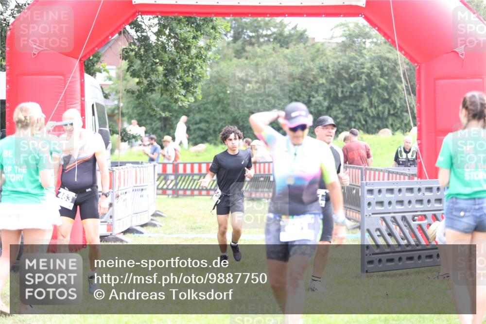 21.06.2026 - 29. Vierlanden-Triathlon Andreas Tolksdorf http://msf.ph/oto/9887750 21.06.2026 11:36:45 Ziel 400, 461, 508, 400, 461, 508 meine-sportfotos.de