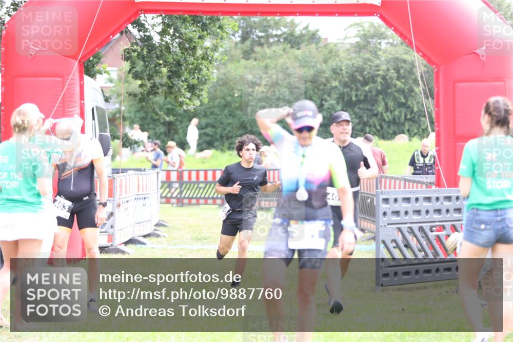 21.06.2026 - 29. Vierlanden-Triathlon Andreas Tolksdorf http://msf.ph/oto/9887760 21.06.2026 11:36:45 Ziel 400, 461, 508, 400, 461, 508 meine-sportfotos.de