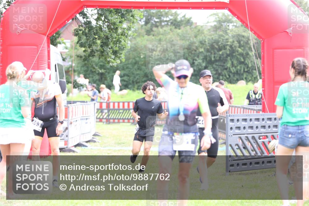 21.06.2026 - 29. Vierlanden-Triathlon Andreas Tolksdorf http://msf.ph/oto/9887762 21.06.2026 11:36:45 Ziel 400, 461, 508, 400, 461, 508 meine-sportfotos.de