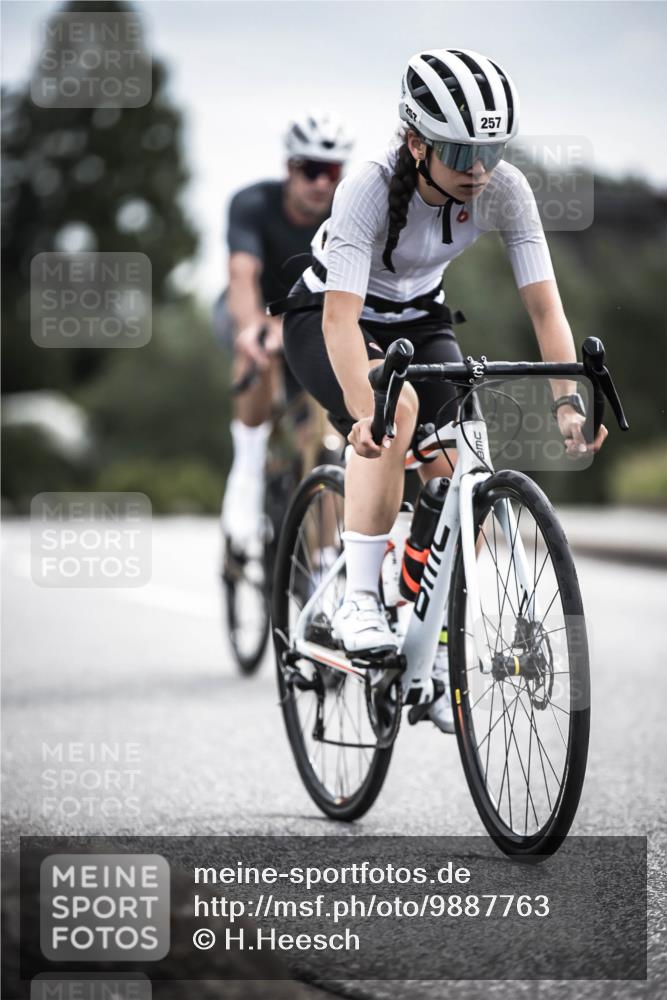 21.06.2026 - 29. Vierlanden-Triathlon H.Heesch http://msf.ph/oto/9887763 21.06.2026 10:45:13 Radfahren 37, 88, 257, 271, 428 meine-sportfotos.de