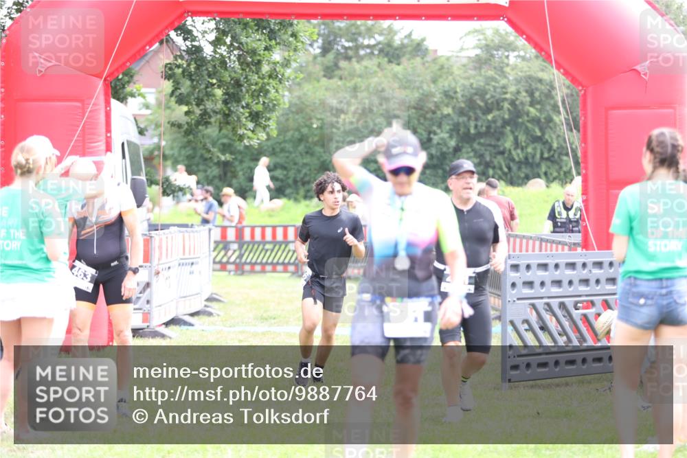 21.06.2026 - 29. Vierlanden-Triathlon Andreas Tolksdorf http://msf.ph/oto/9887764 21.06.2026 11:36:45 Ziel 400, 461, 508, 400, 461, 508 meine-sportfotos.de