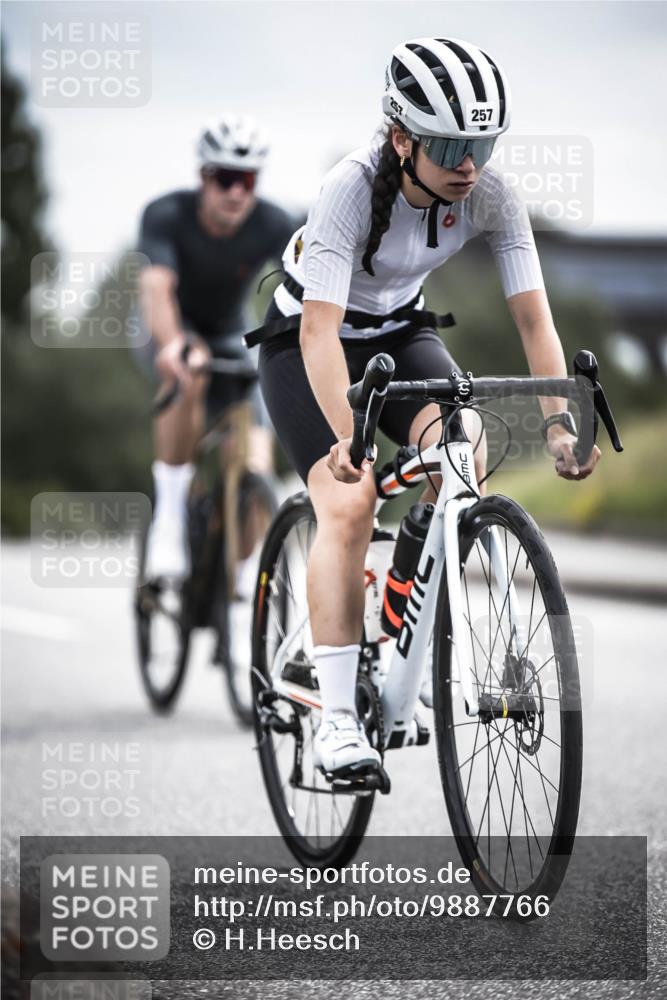 21.06.2026 - 29. Vierlanden-Triathlon H.Heesch http://msf.ph/oto/9887766 21.06.2026 10:45:13 Radfahren 37, 88, 257, 271, 428 meine-sportfotos.de