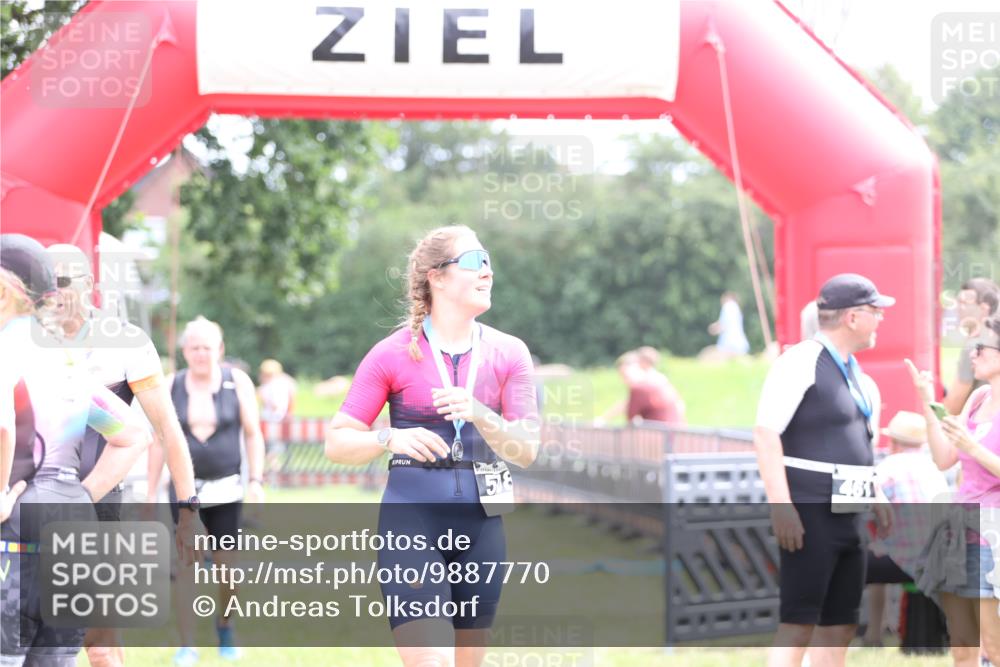 21.06.2026 - 29. Vierlanden-Triathlon Andreas Tolksdorf http://msf.ph/oto/9887770 21.06.2026 11:37:00 Ziel 400, 516, 518, 553, 400, 516, 518, 553 meine-sportfotos.de