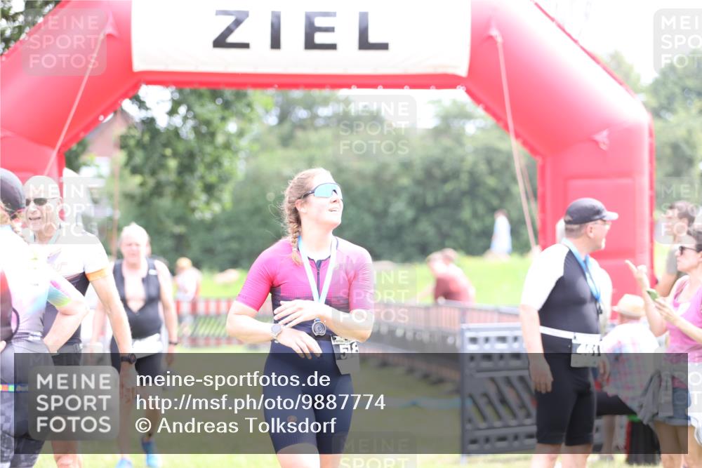 21.06.2026 - 29. Vierlanden-Triathlon Andreas Tolksdorf http://msf.ph/oto/9887774 21.06.2026 11:37:00 Ziel 400, 516, 518, 553, 400, 516, 518, 553 meine-sportfotos.de