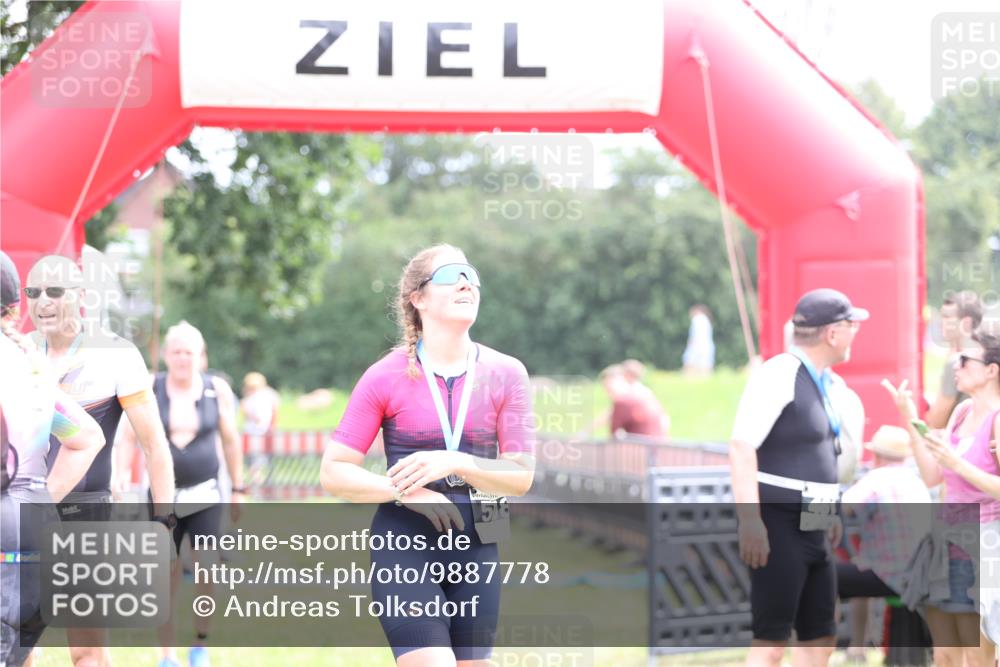 21.06.2026 - 29. Vierlanden-Triathlon Andreas Tolksdorf http://msf.ph/oto/9887778 21.06.2026 11:37:00 Ziel 400, 516, 518, 553, 400, 516, 518, 553 meine-sportfotos.de