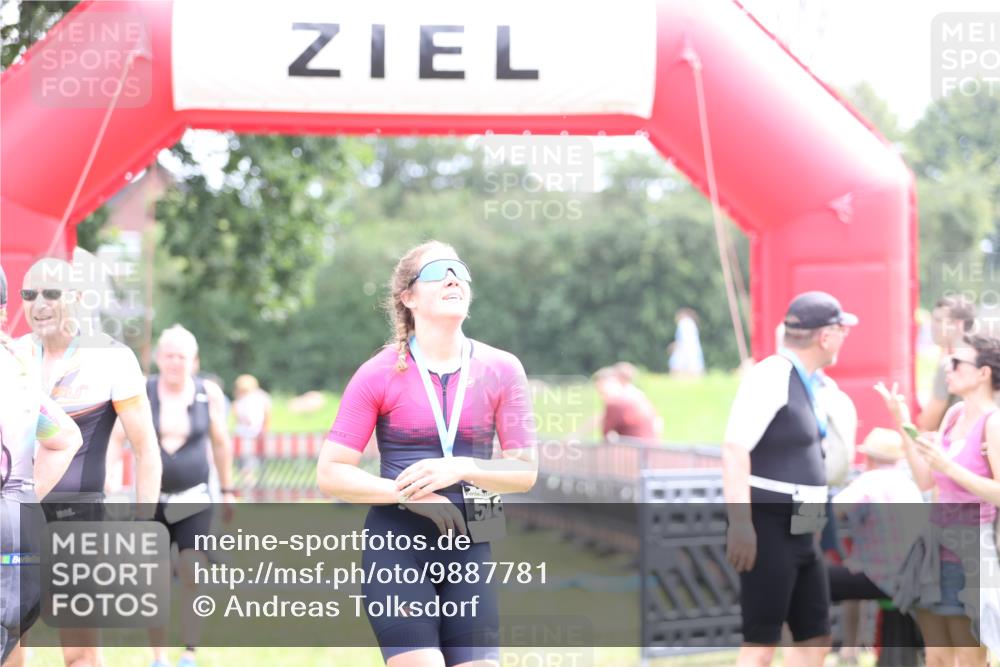 21.06.2026 - 29. Vierlanden-Triathlon Andreas Tolksdorf http://msf.ph/oto/9887781 21.06.2026 11:37:00 Ziel 400, 516, 518, 553, 400, 516, 518, 553 meine-sportfotos.de