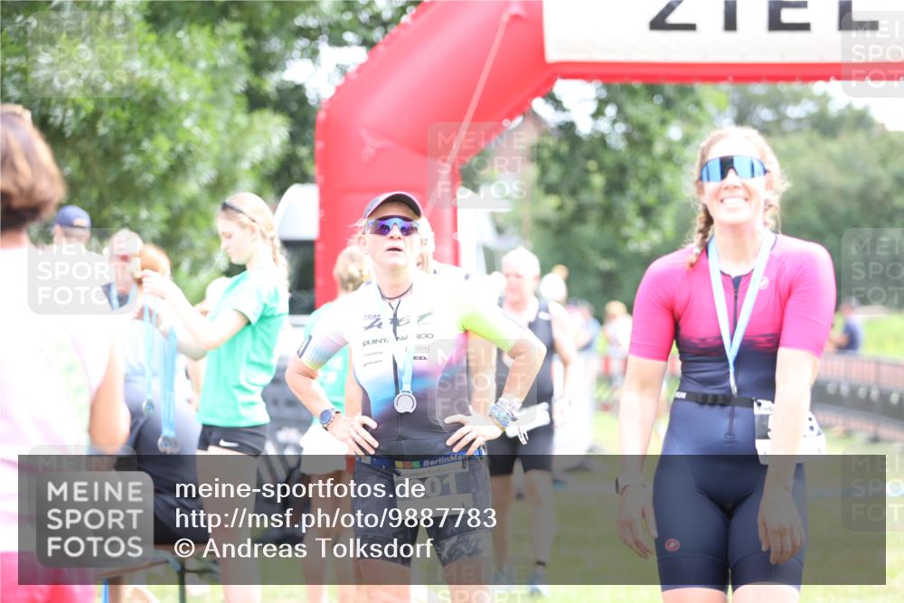 21.06.2026 - 29. Vierlanden-Triathlon Andreas Tolksdorf http://msf.ph/oto/9887783 21.06.2026 11:37:01 Ziel 400, 516, 518, 553, 400, 516, 518, 553 meine-sportfotos.de