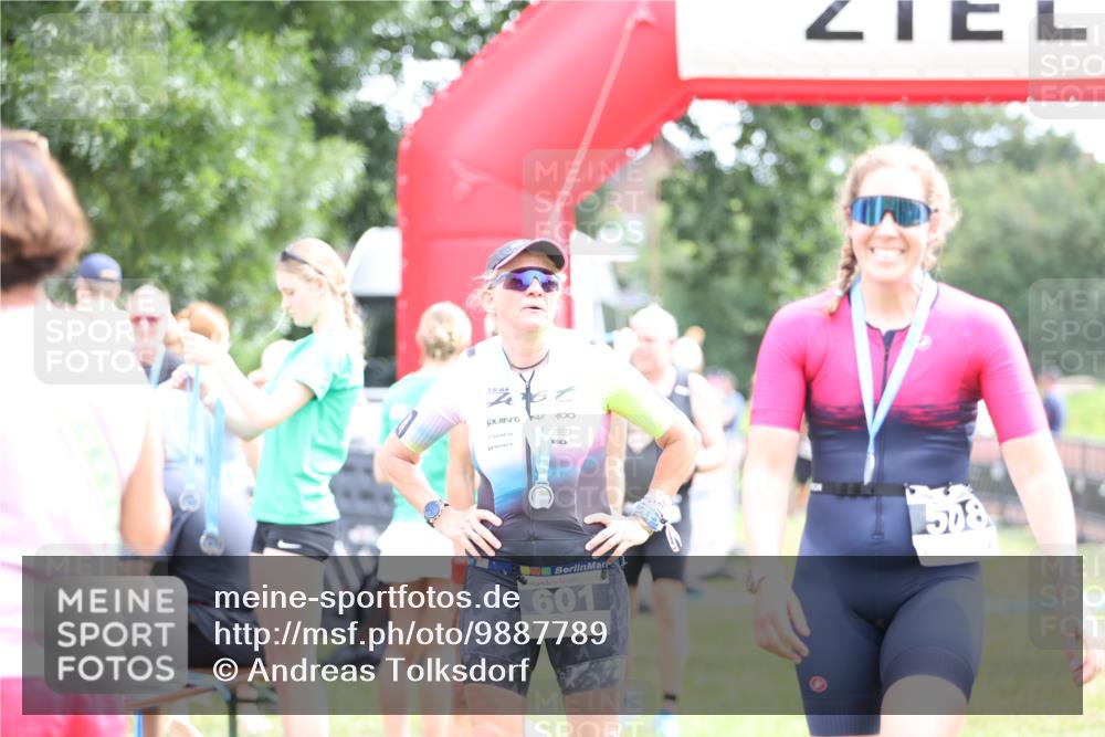 21.06.2026 - 29. Vierlanden-Triathlon Andreas Tolksdorf http://msf.ph/oto/9887789 21.06.2026 11:37:01 Ziel 400, 516, 518, 553, 400, 516, 518, 553 meine-sportfotos.de