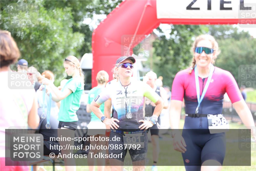 21.06.2026 - 29. Vierlanden-Triathlon Andreas Tolksdorf http://msf.ph/oto/9887792 21.06.2026 11:37:01 Ziel 400, 516, 518, 553, 400, 516, 518, 553 meine-sportfotos.de