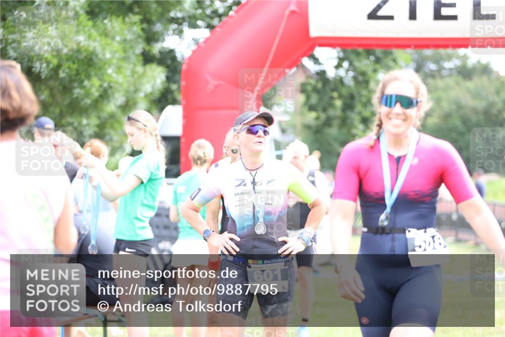 21.06.2026 - 29. Vierlanden-Triathlon Andreas Tolksdorf http://msf.ph/oto/9887795 21.06.2026 11:37:01 Ziel 400, 516, 518, 553, 400, 516, 518, 553 meine-sportfotos.de