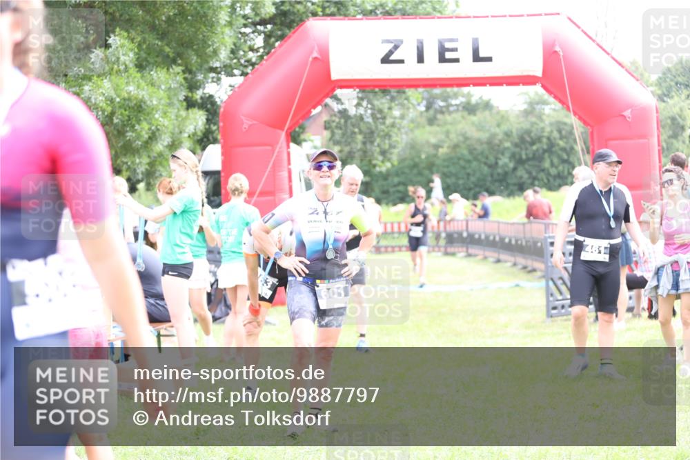 21.06.2026 - 29. Vierlanden-Triathlon Andreas Tolksdorf http://msf.ph/oto/9887797 21.06.2026 11:37:04 Ziel 516, 518, 553, 516, 518, 553 meine-sportfotos.de