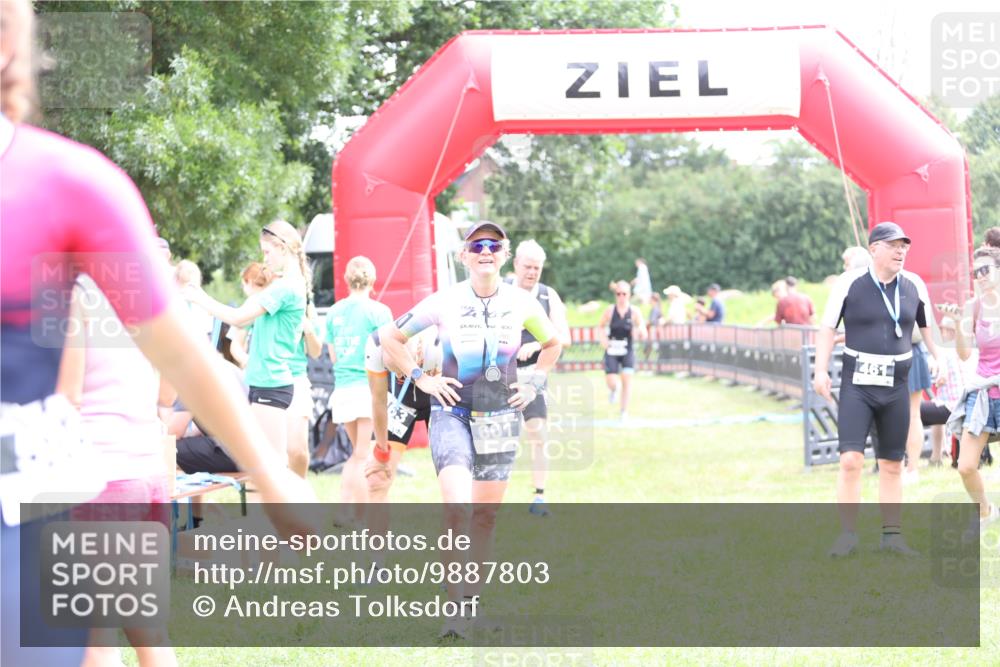 21.06.2026 - 29. Vierlanden-Triathlon Andreas Tolksdorf http://msf.ph/oto/9887803 21.06.2026 11:37:04 Ziel 516, 518, 553, 516, 518, 553 meine-sportfotos.de