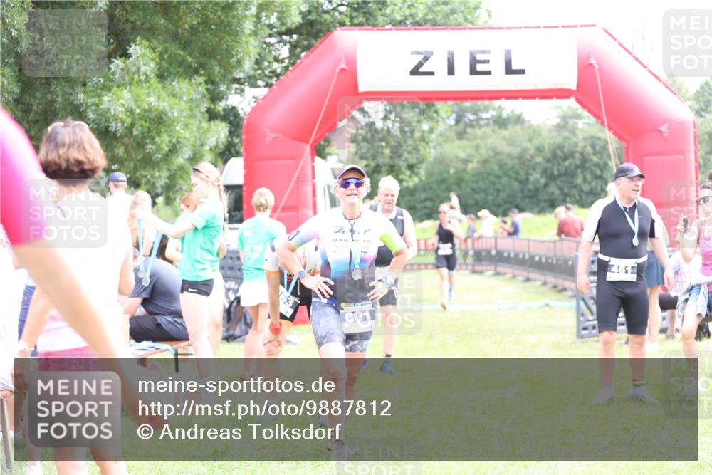 21.06.2026 - 29. Vierlanden-Triathlon Andreas Tolksdorf http://msf.ph/oto/9887812 21.06.2026 11:37:04 Ziel 516, 518, 553, 516, 518, 553 meine-sportfotos.de