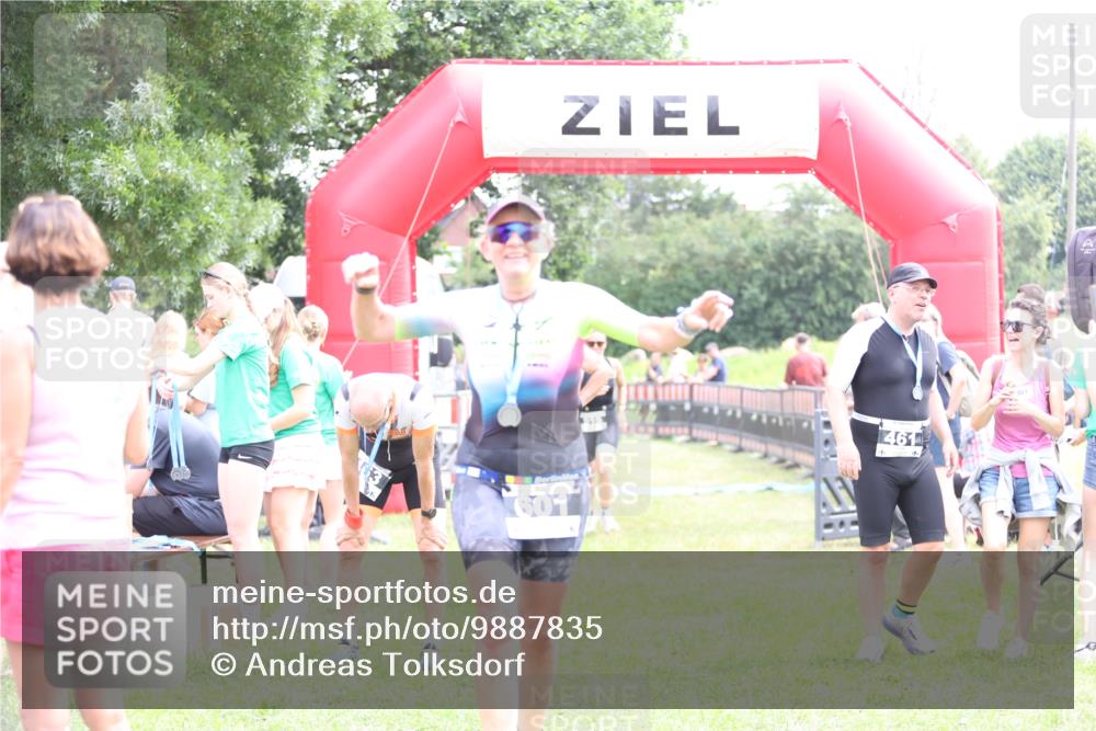 21.06.2026 - 29. Vierlanden-Triathlon Andreas Tolksdorf http://msf.ph/oto/9887835 21.06.2026 11:37:06 Ziel 516, 518, 553, 516, 518, 553 meine-sportfotos.de